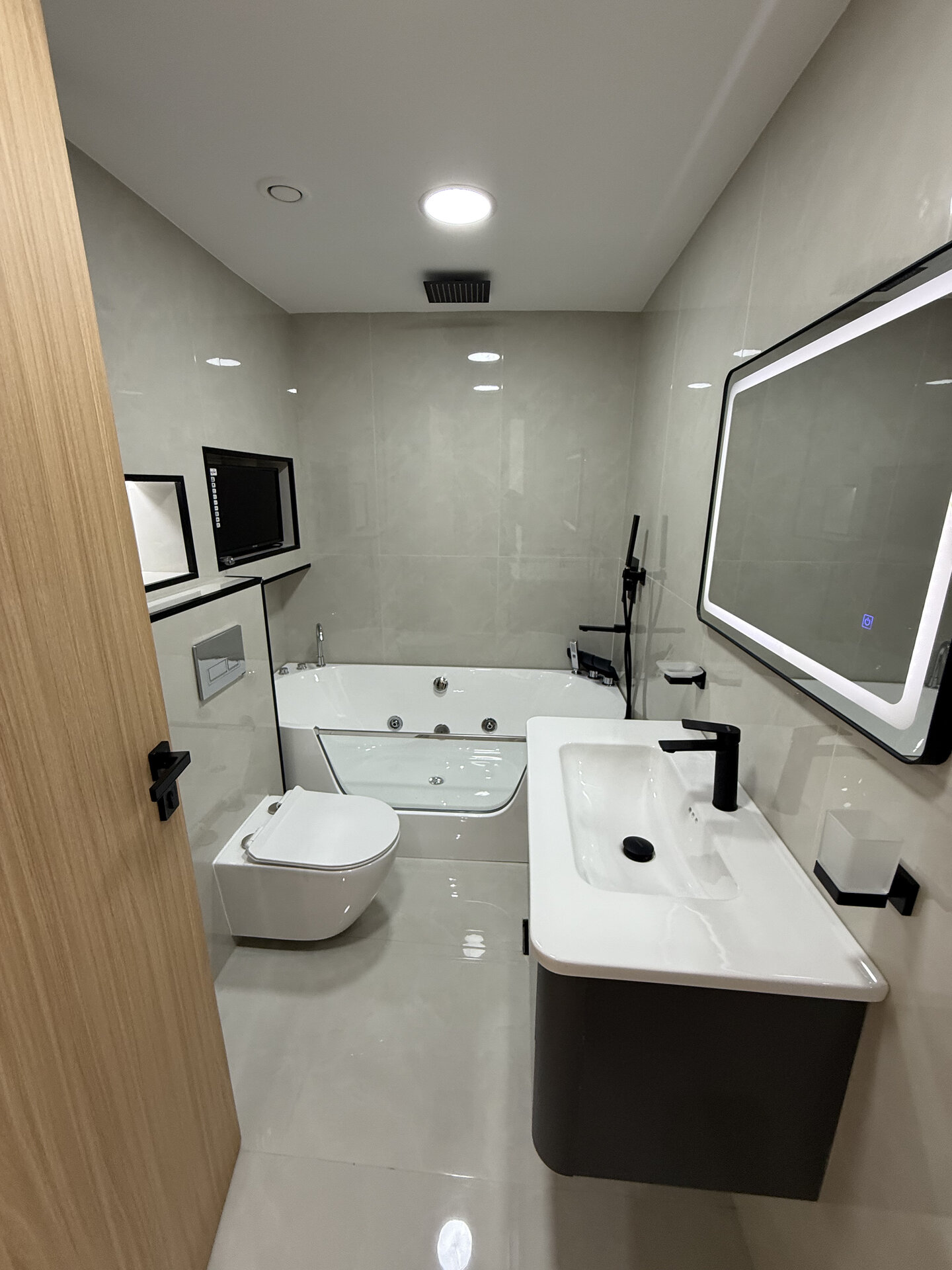 3 Bed in Dorra Bay, Marina - Image 13