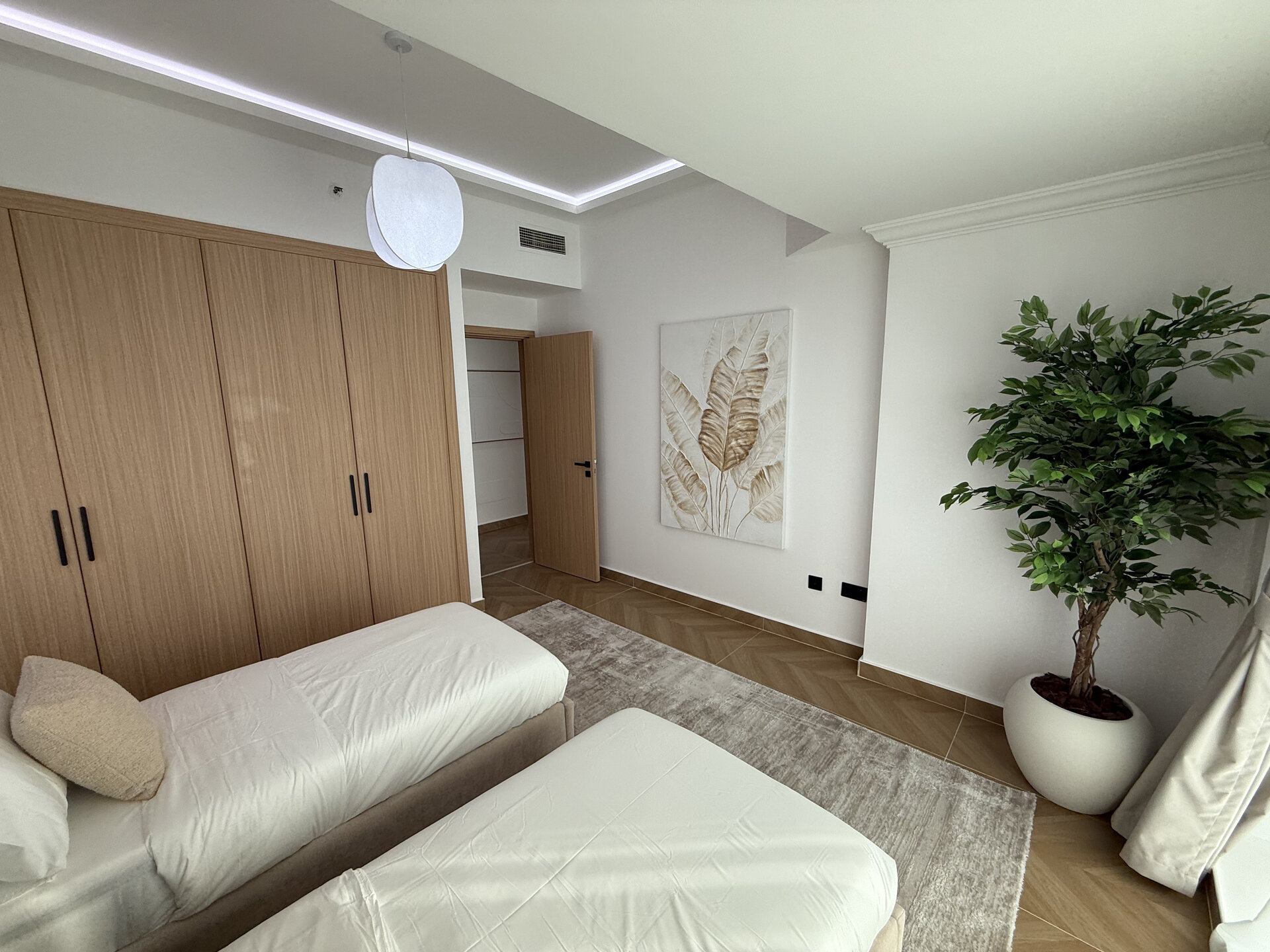 3 Bed in Dorra Bay, Marina - Image 8