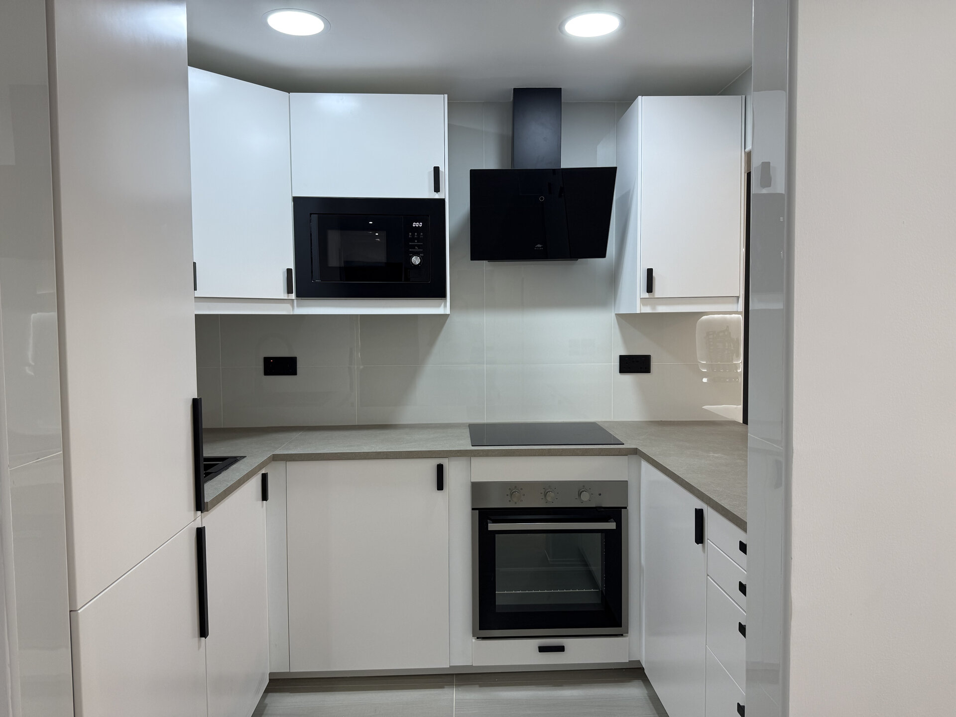 3 Bed in Skyview  Tower, Marina - Image 19