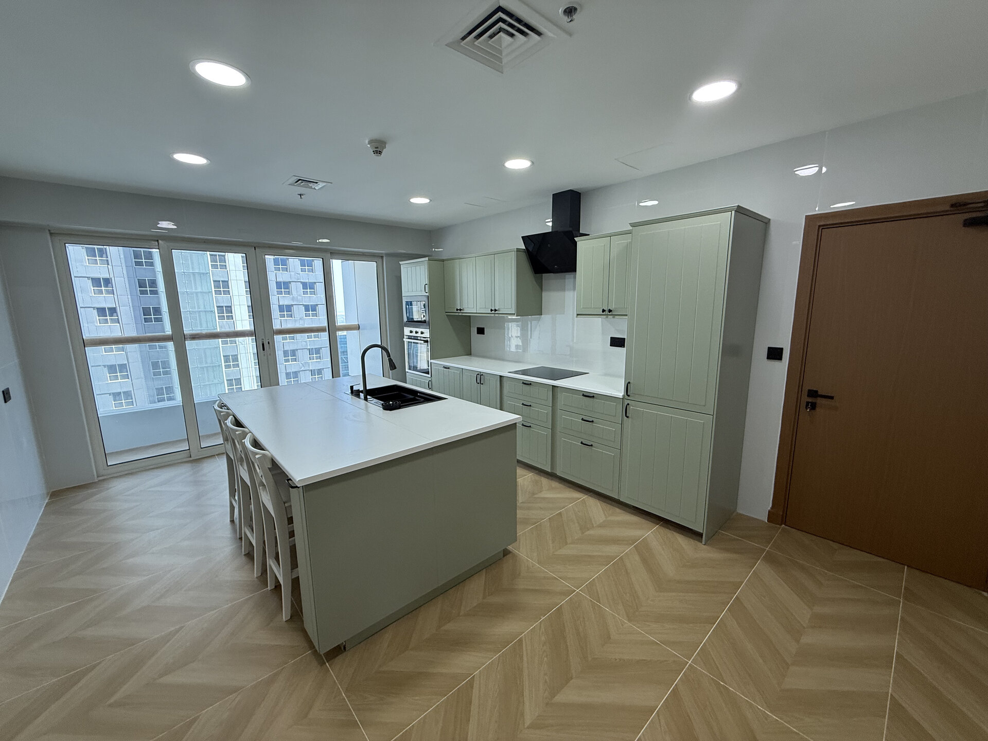 4 Bed in Elite Residence, Marina - Image 12